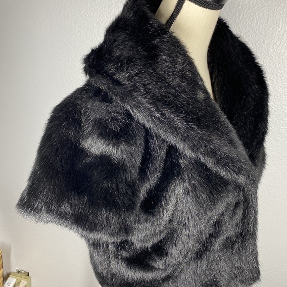 Bagatelle Black Faux Fur Capalet - Picture 3 of 8